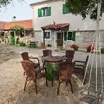 فندق مبيت وإفطار Marcelovi Dvori 3*