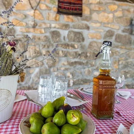 Marcelovi Dvori Bed & Breakfast *