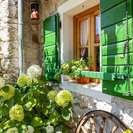 Marcelovi Dvori Bed & Breakfast Pirovac
