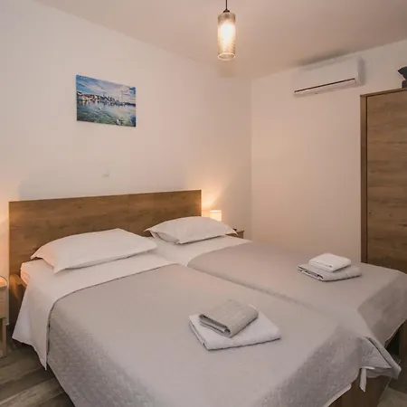 Marcelovi Dvori Pirovac