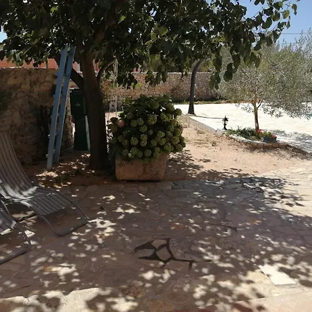 Bed & Breakfast Marcelovi Dvori 3*