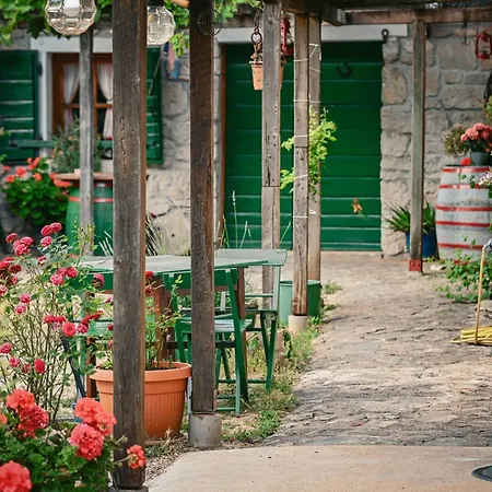 Marcelovi Dvori Bed & Breakfast *