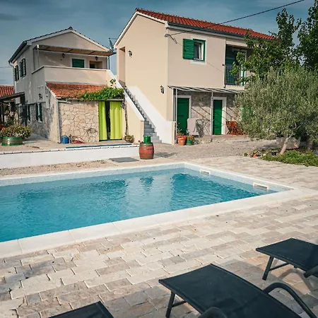 Bed & Breakfast Marcelovi Dvori Pirovac