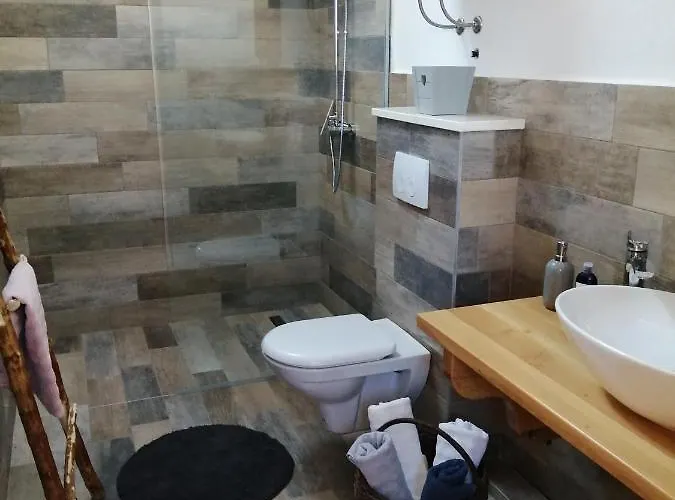 Marcelovi Dvori Pirovac