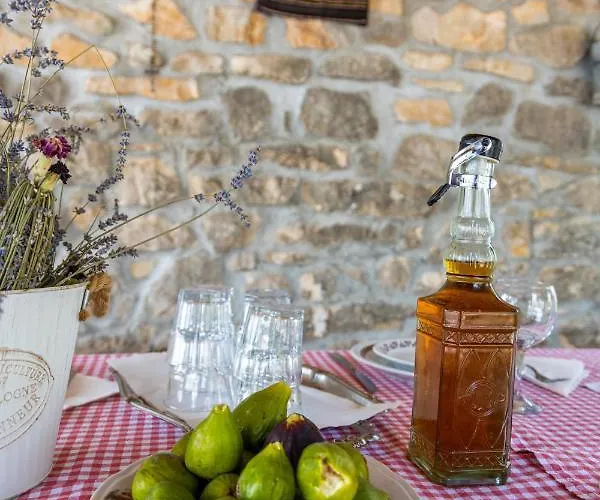 Marcelovi Dvori Bed & Breakfast 3*