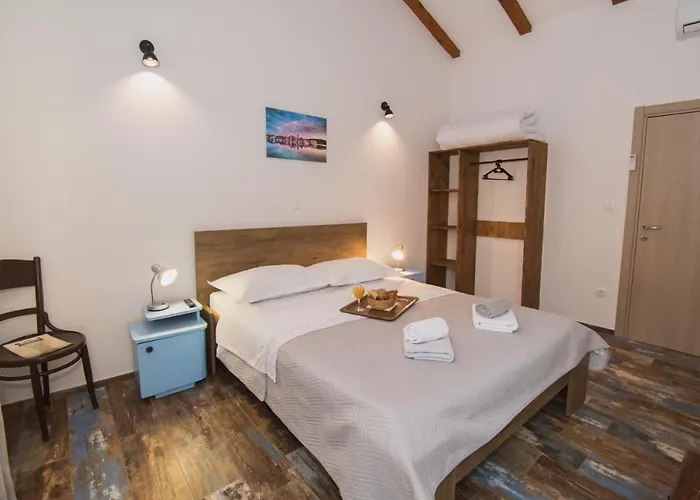 Marcelovi Dvori Pirovac