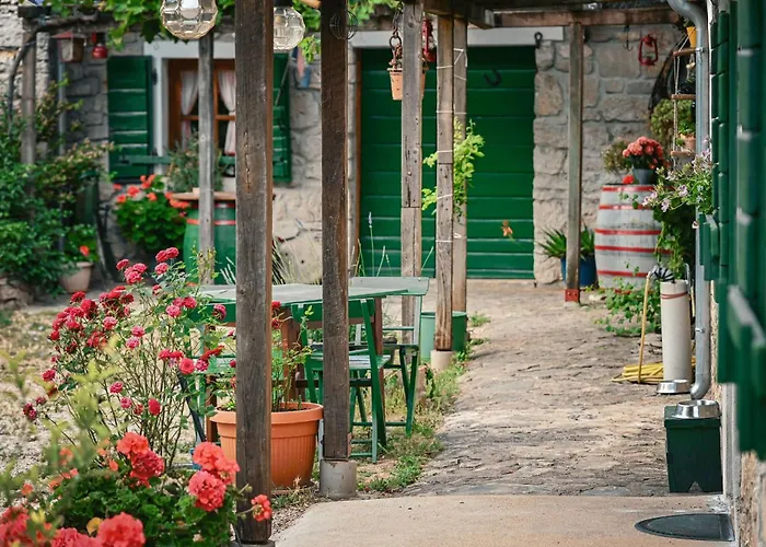 Marcelovi Dvori فندق مبيت وإفطار 3*