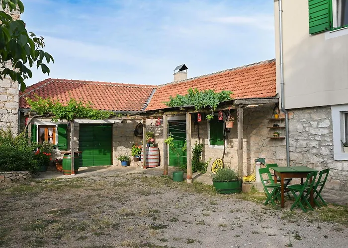 Marcelovi Dvori Bed & Breakfast Pirovac