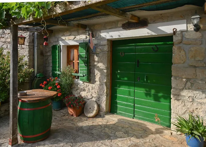 Bed & Breakfast Marcelovi Dvori Pirovac